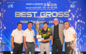Trao giải Best Gross cho Golfer vô địch mùa giải 2025