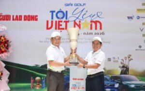 Cúp vinh danh Giải Golf Tôi yêu Việt Nam lần 4 năm 2026